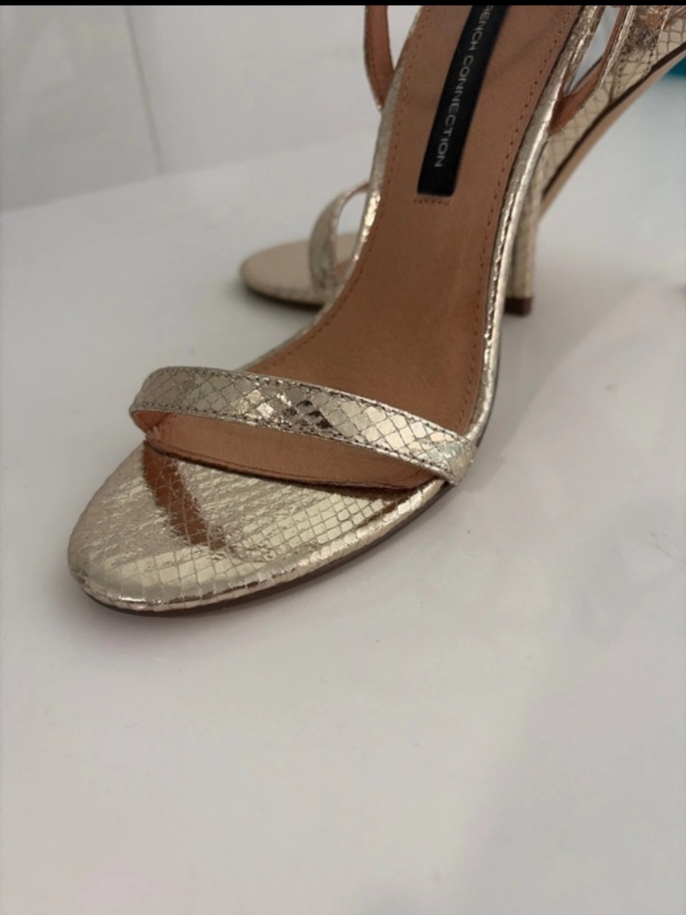 Gold heels - Picture 6 of 11